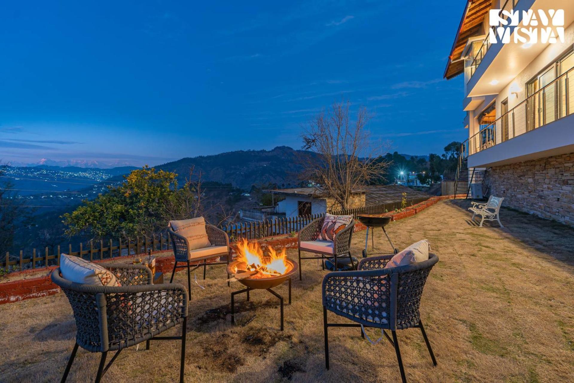Stayvista At Amulyam Villa With Lawn & Bonfire マックトシュワー エクステリア 写真
