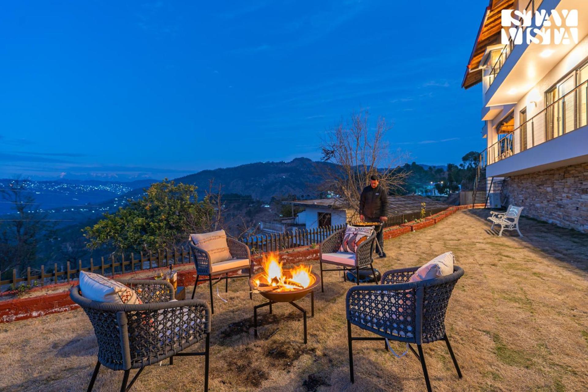 Stayvista At Amulyam Villa With Lawn & Bonfire マックトシュワー エクステリア 写真